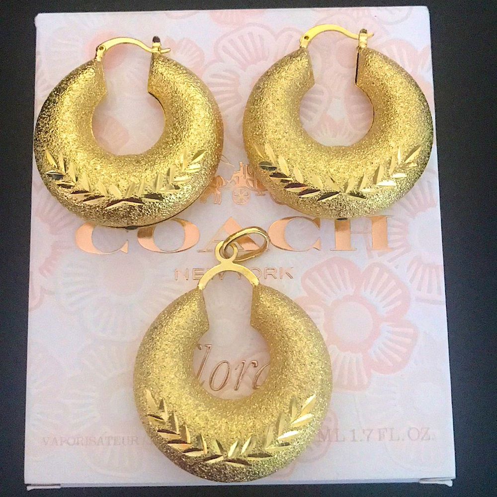 Fashion Jewelry: Earring and Pendant Set